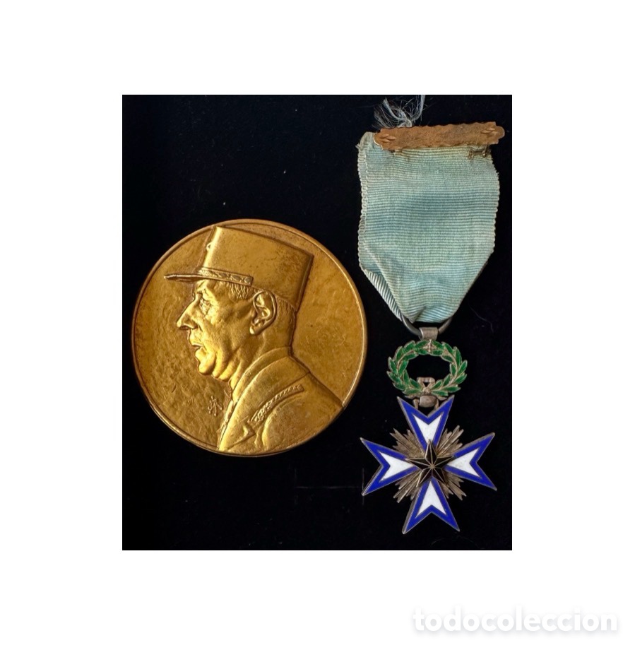 Militaria: &Aacute;frica occidental francesa, medalla de B&eacute;nin y medall&oacute;n General de Gaulle.