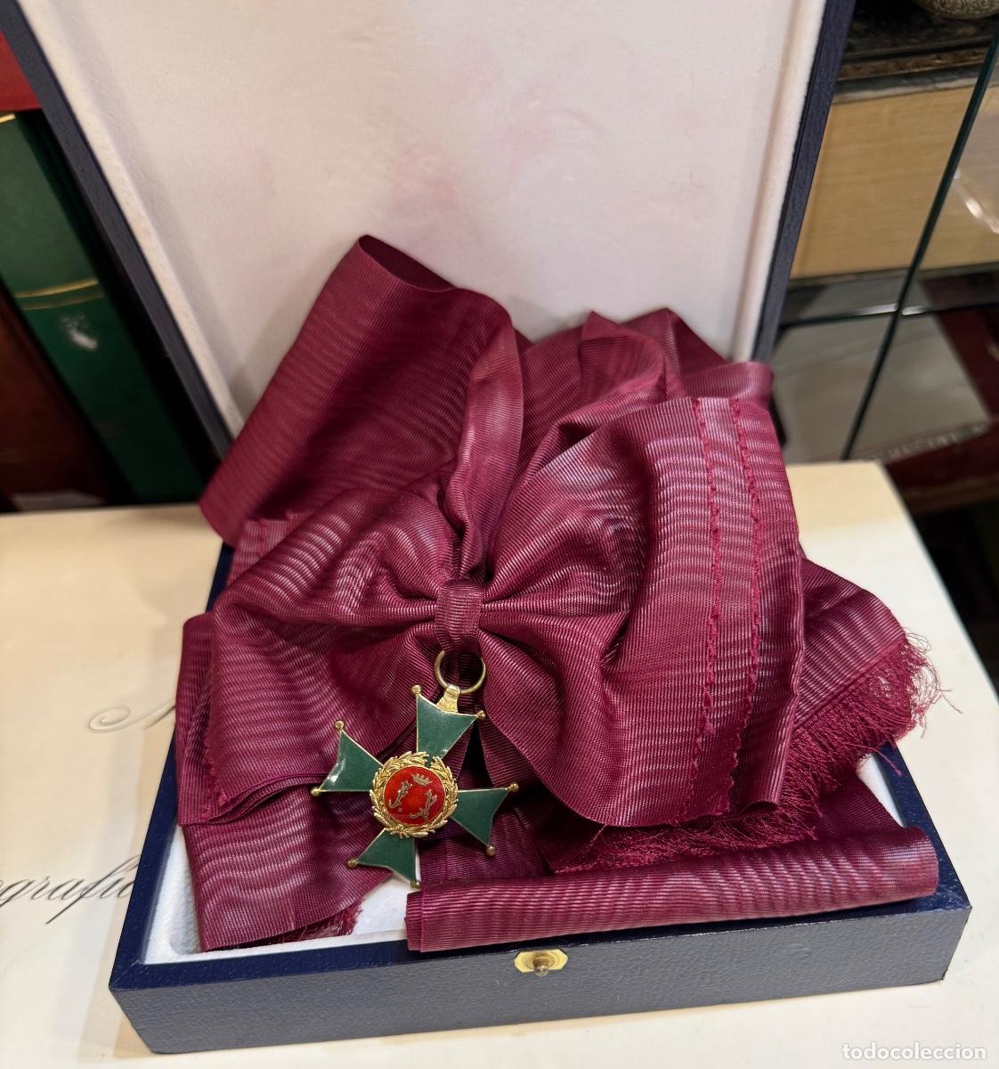 Militaria: Bonita medalla de la guardia civil, plata y esmaltes