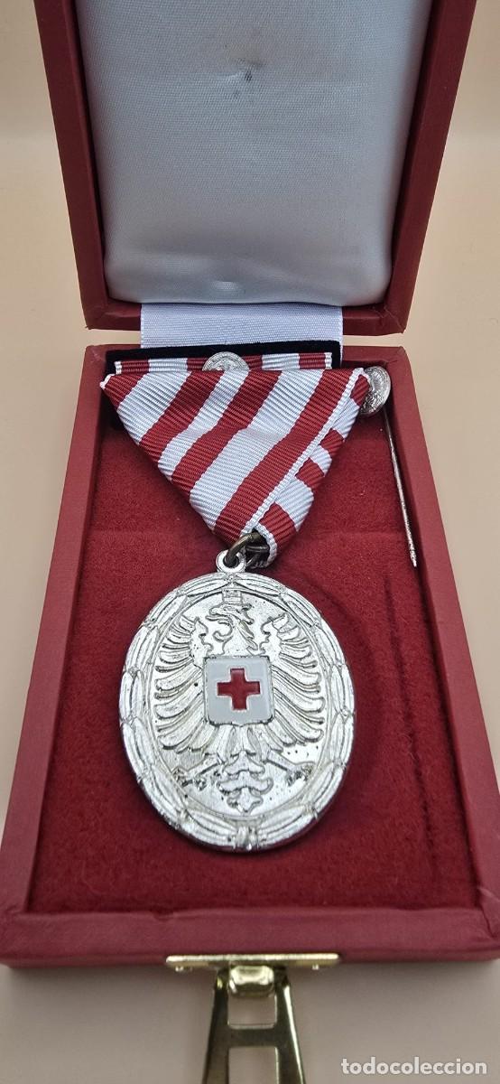 Militaria: Medalla de m&eacute;rito de cruz roja de Austria