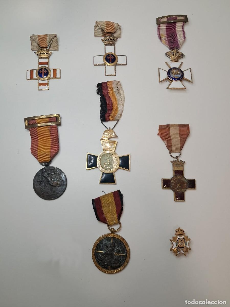 Militaria: Lote Medallas y Emblema Teniente Sanidad Militar - Guerra Civil a 1980 (Conjunto Biogr&aacute;fico)