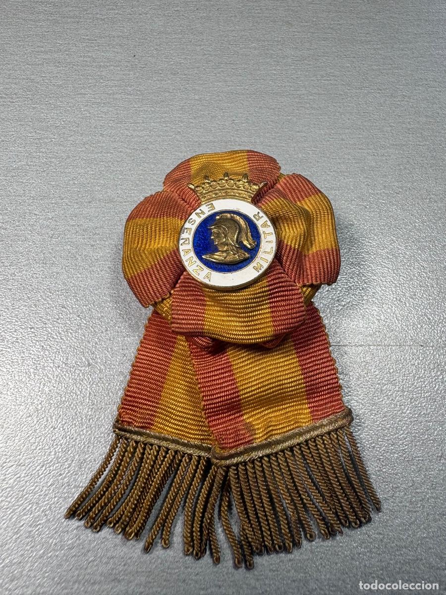 Militaria: Distintivo ense&ntilde;anza militar ,&eacute;poca franco