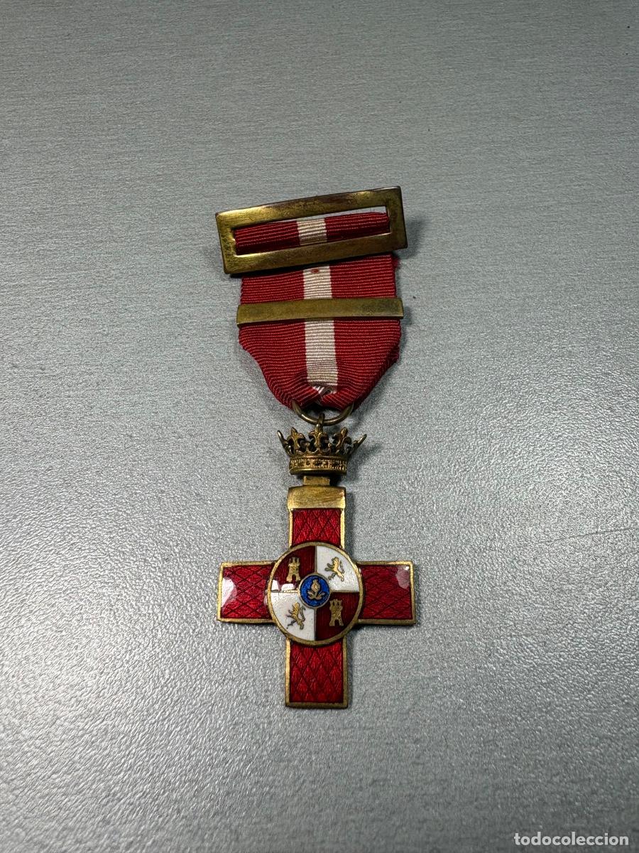 Militaria: Cruz m&eacute;rito militar en rojo con pasador de repetici&oacute;n