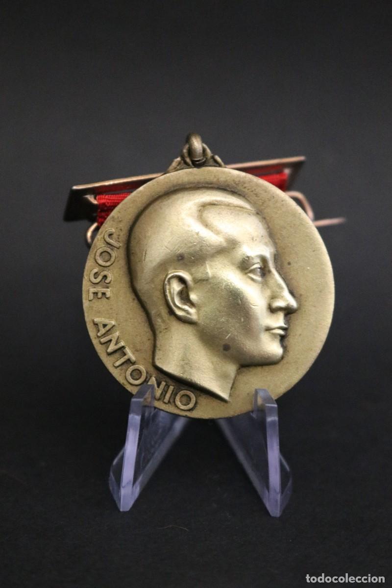 Militaria: Medalla 25 Aniversario Secci&oacute;n Femenina FET y de las JONS - 1934-1959 - Jos&eacute; Antonio - Espa&ntilde;a Bronce