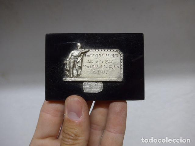 Militaria: Antigua medalla del Torneo de esgrima, Ayuntamiento de Sitges, 1957