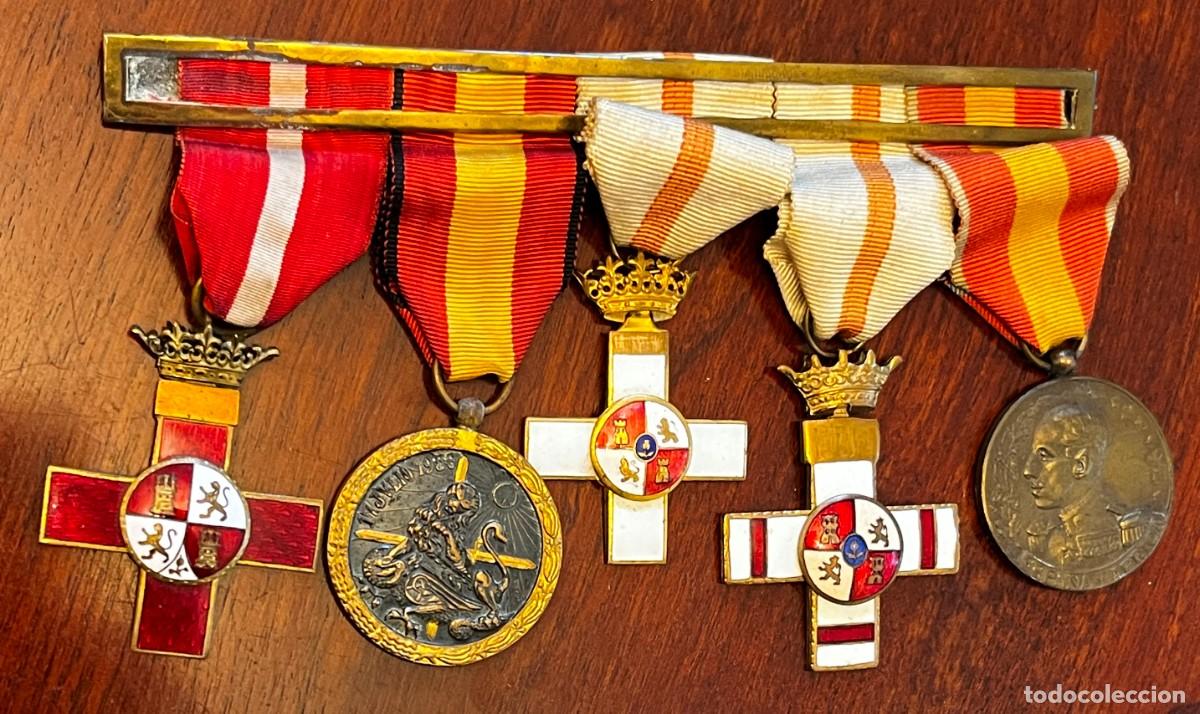 Militaria: Antiguo pasador espa&ntilde;ol con cinco medallas militares, tres al merito militar, una de la ampa&ntilde;a 1936