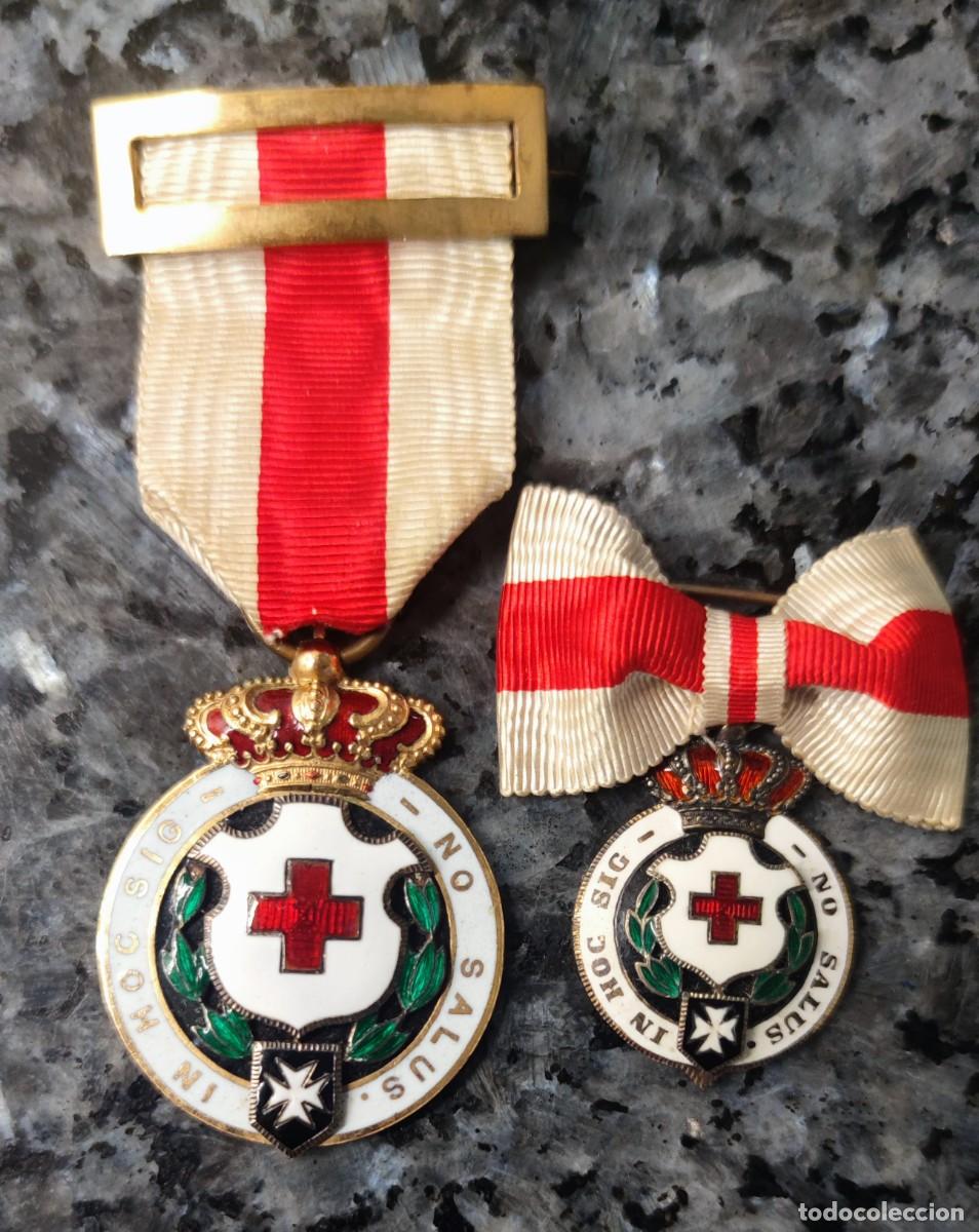 Militaria: Dos Medallas de la Cruz Roja. Una normal y una princesa de gran calidad. &Eacute;poca Alfonso XIII.