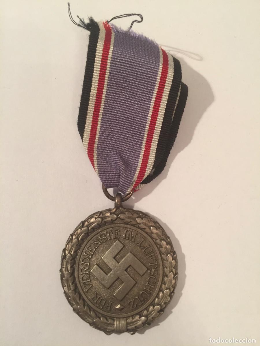 Militaria: Medalla m&eacute;rito defensa a&eacute;rea marcaje 107.