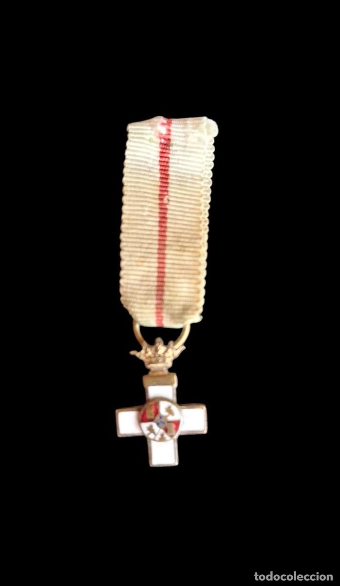 Militaria: (P-326)MEDALLA AL MERITO DISTINTIVO BLANCO EPOCA DE FRANCO - TAMA&Ntilde;O PRINCESA