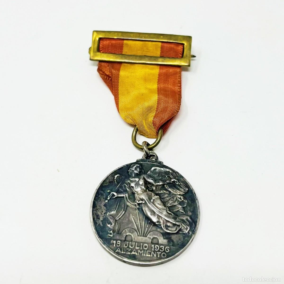 Militaria: Medalla del Alzamiento y la Victoria 1936-1939 Plata Original Firmada Montagut Guerra Civil Espa&ntilde;ola