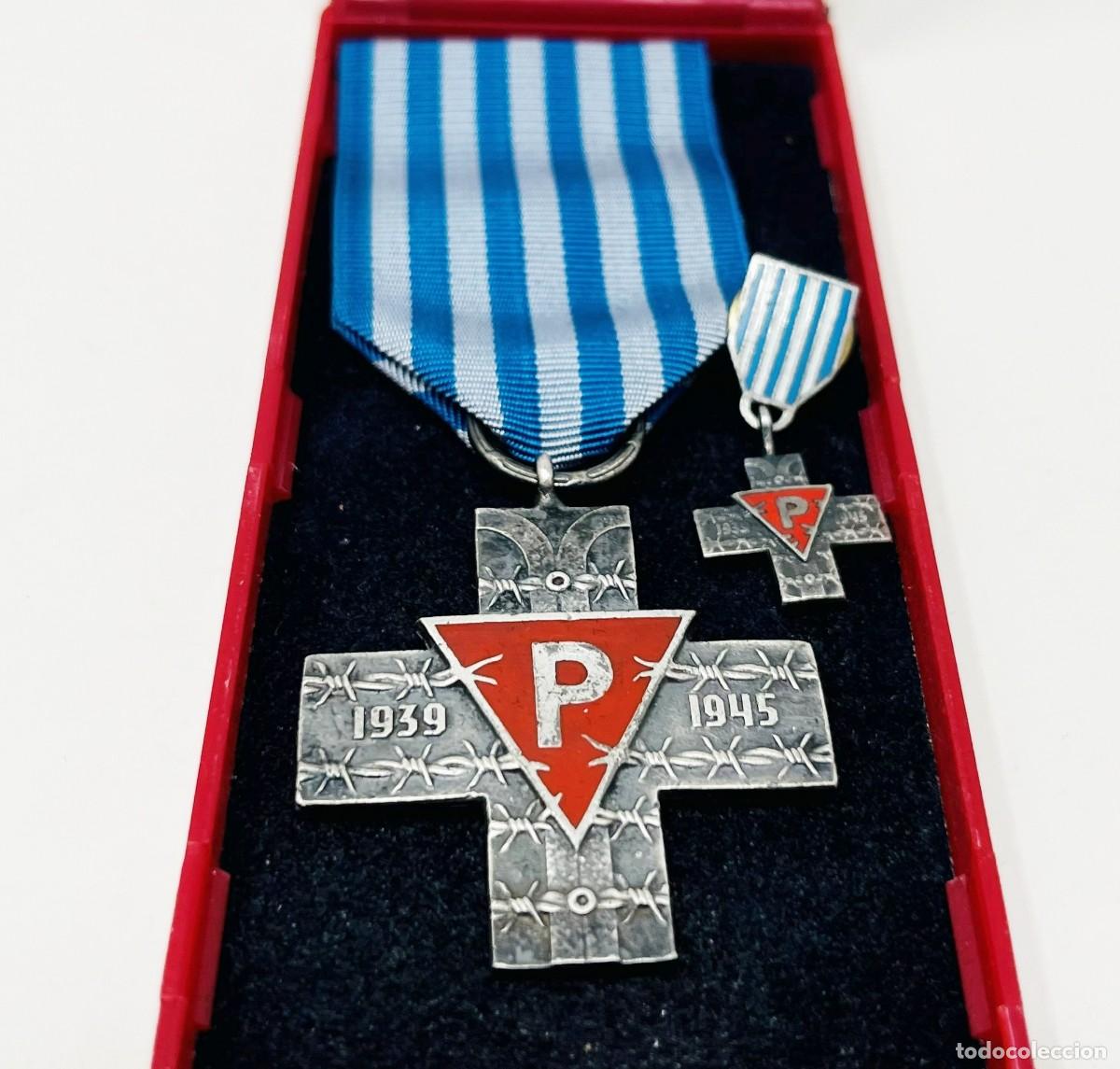 Militaria: Cruz de Auschwitz PRL Original con Miniatura y Estuche 1985-1989 Polonia