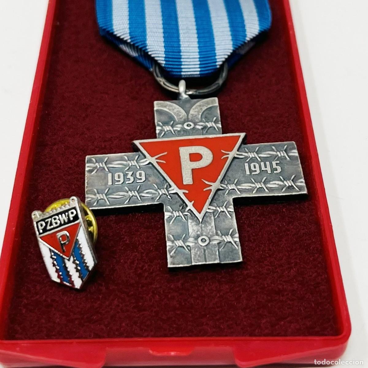 Militaria: Cruz de Auschwitz RP con Pin Oficial ZKRPiBWP y Estuche Original &ndash; Polonia