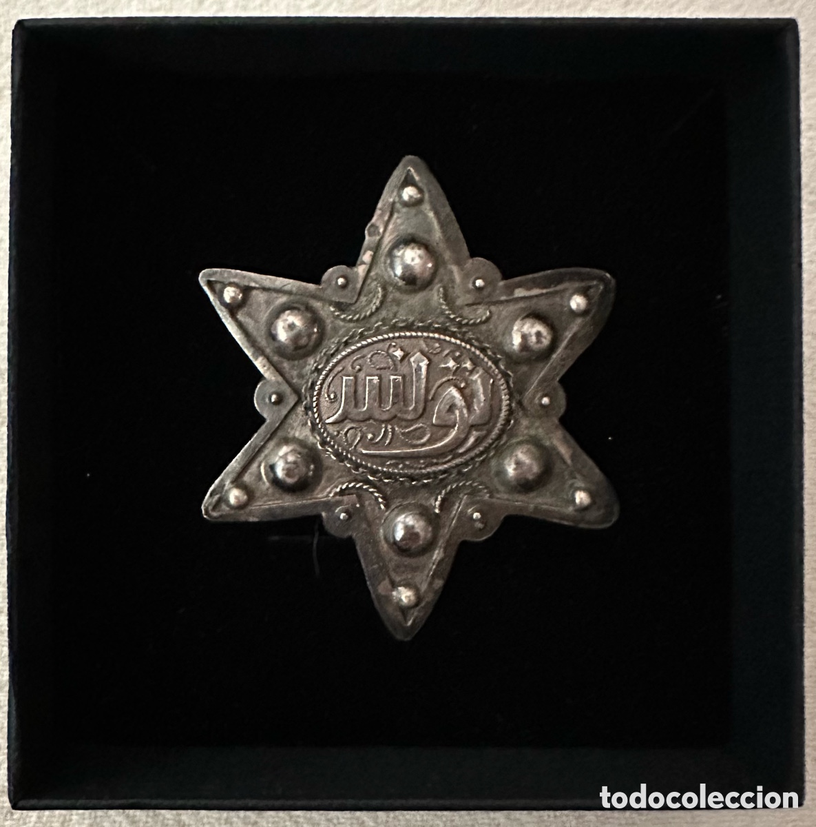 Militaria: Antiguo medall&oacute;n de servicio, broche, de colonias francesas del norte de &Aacute;frica.