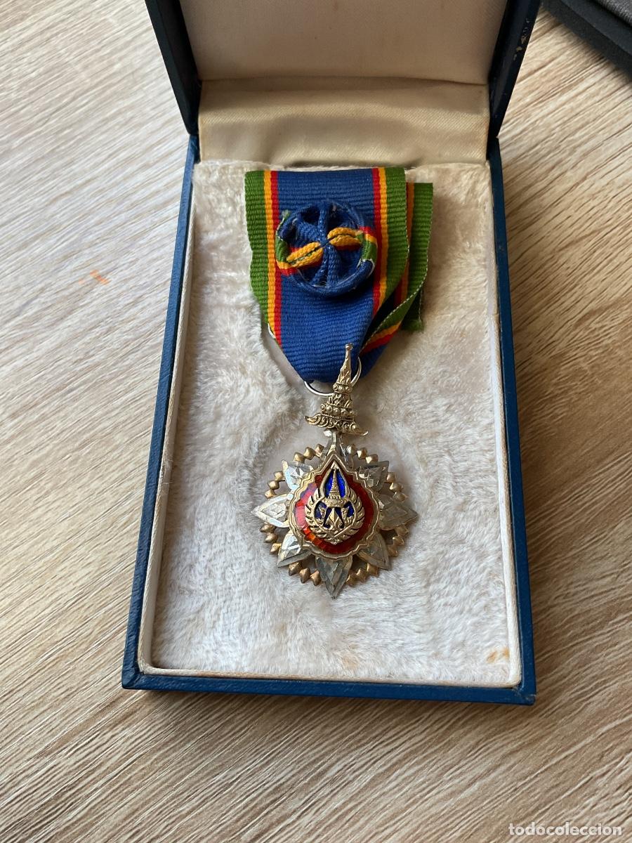 Militaria: Medalla orden corona de thailandia