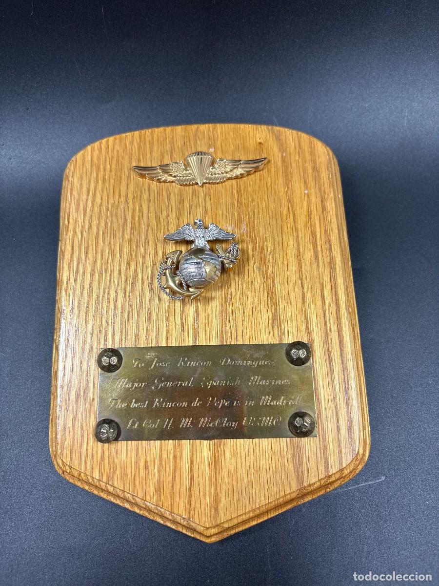 Militaria: Metopa con insiginias de los US Marines regalo de alto mando americano a alto mando espa&ntilde;ol