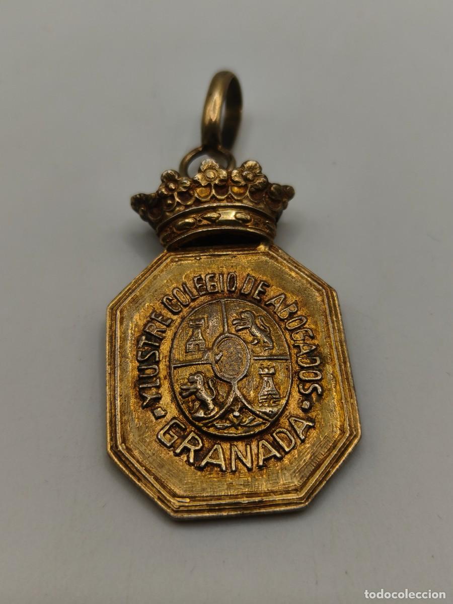 Militaria: Medalla colegio Abogados Granada. Modelo antiguo