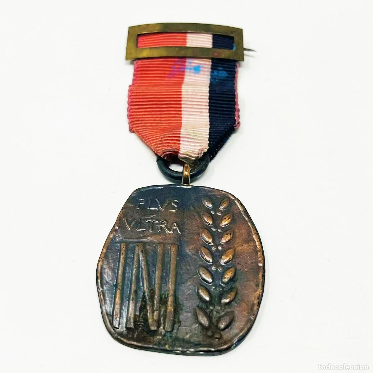 Militaria: Medalla Plus Ultra INI Bronce 20 A&ntilde;os Servicio &ndash; Variante Ligera 36,93 g &ndash; Cinta y Prendedor Origina