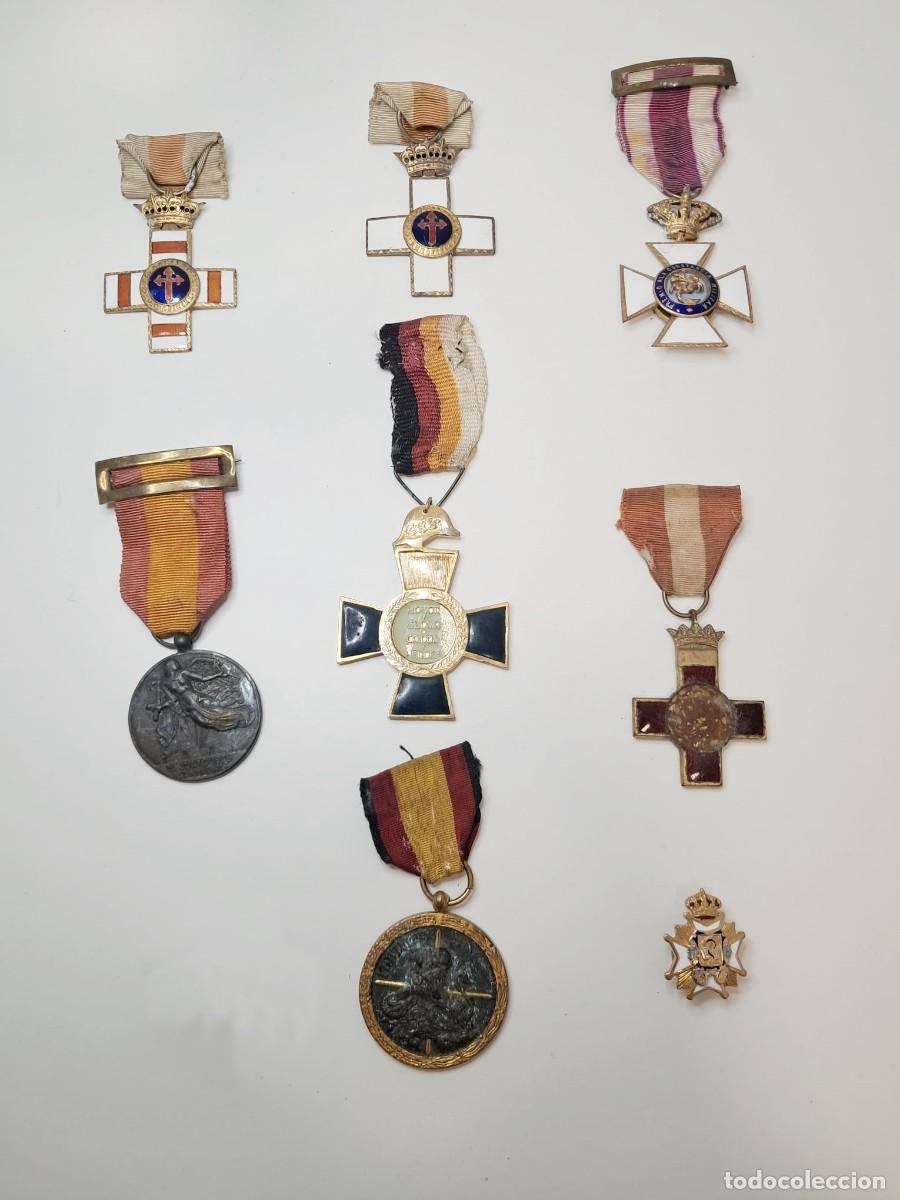 Militaria: Lote Medallas y Emblema Sanidad Militar - Guerra Civil a 1980 (Conjunto Biogr&aacute;fico)
