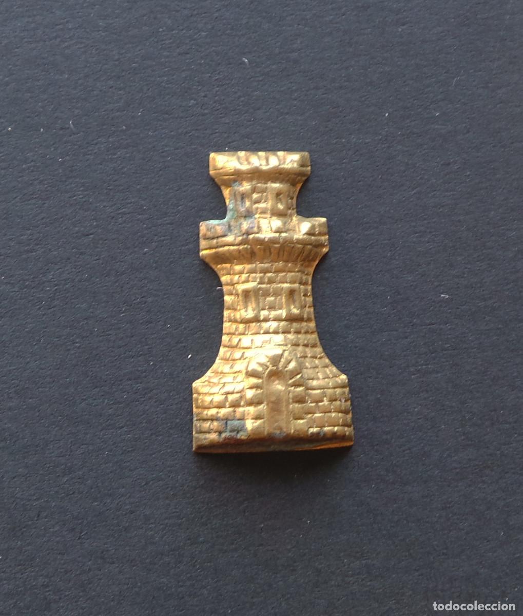 Militaria: DISTINTIVO DE CUELLO INGENIEROS.