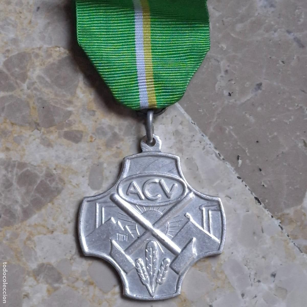 Militaria: Antigua medalla belga de los Sindicatos Cristianos ACV, original, Belgica. 1904.