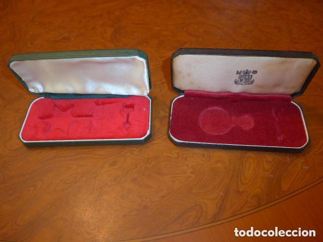Militaria: Lote 2 caja de medalla original extranjera, creo de GB y USA, distintas