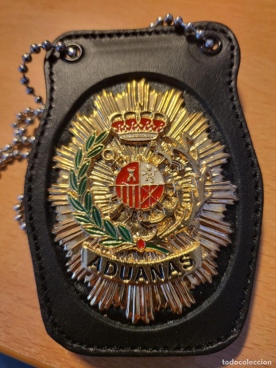 Militaria: Portaplacas piel de Ubrique con placa de Aduanas para colgar