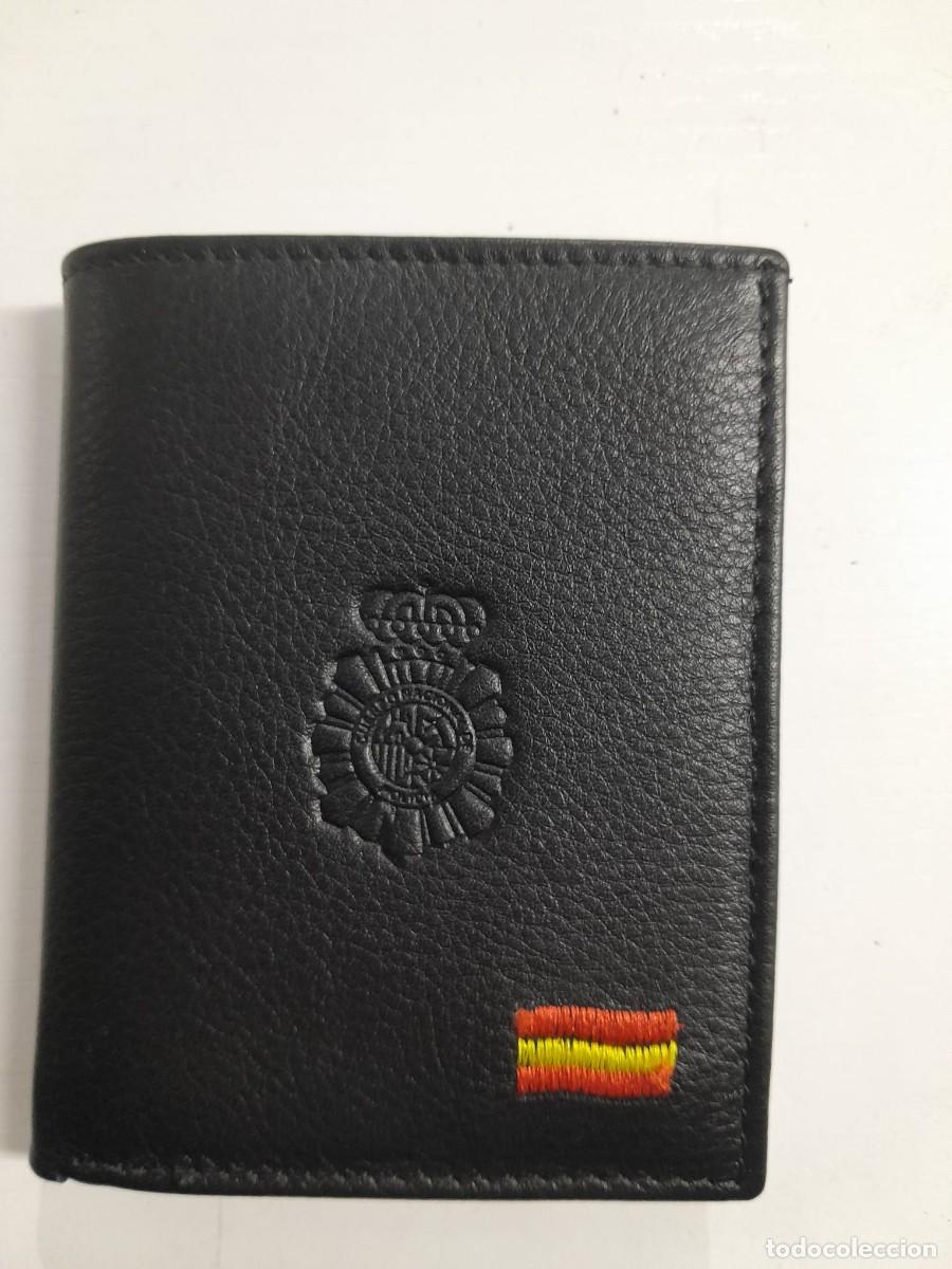 Militaria: Cartera Piel de Ubrique Guardia Civil con placa