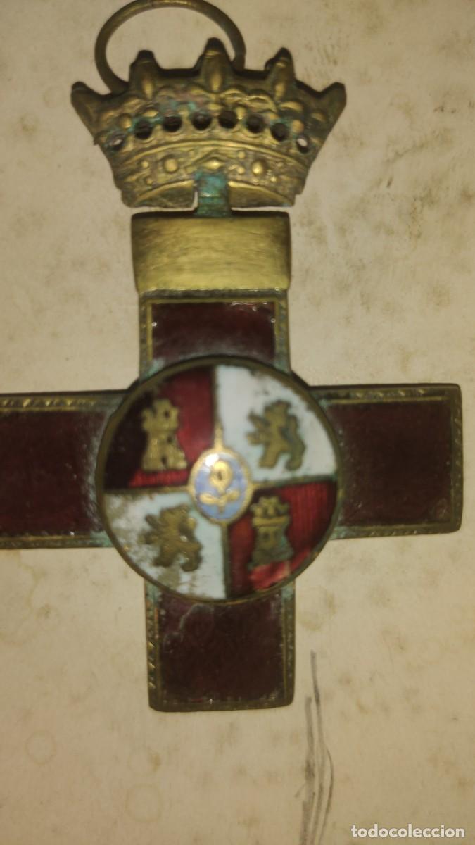 Militaria: Medalla m&eacute;rito militar roja