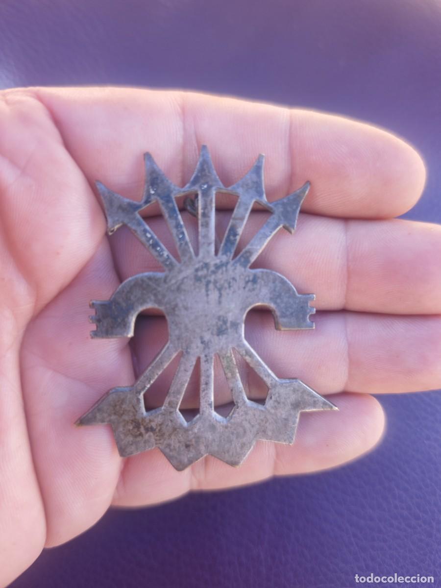 Militaria: Insignia grande de plata Falange guerra civil