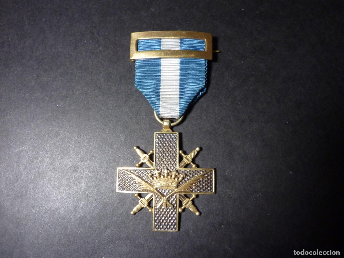 Militaria: Cruz de Guerra con palmas para cabos y soldados