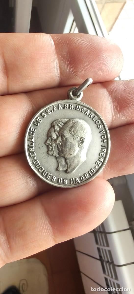 Militaria: Medalla Carlista: Enlace Carlos Hugo de Borb&oacute;n-Parma e Irene de los Pa&iacute;ses Bajos / PLATA