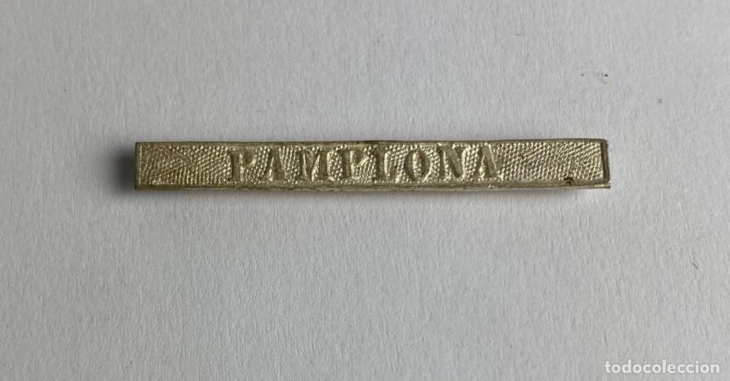 Militaria: Pasador PAMPLONA de la Medalla de Alfonso XII de 1875 3&ordf; Guerra Carlista