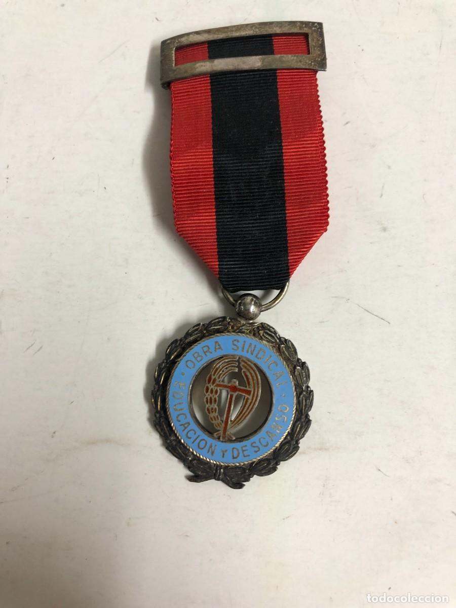 Militaria: MEDALLA DE LA OBRA SINDICAL EDUCACION Y DESCANSO DE LA EPOCA DE FRANCO