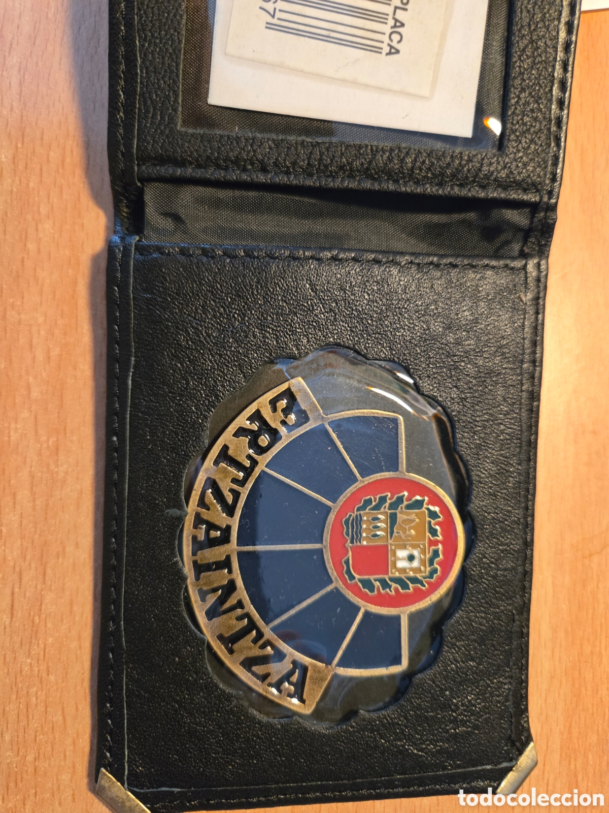 Militaria: Cartera con placa Ertzaintza piel