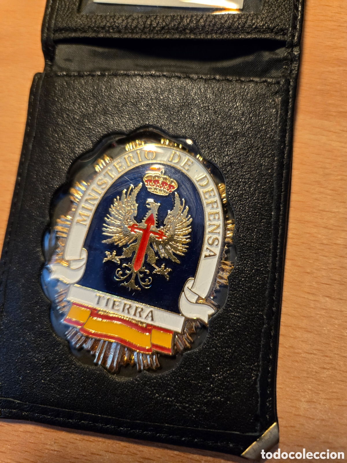 Militaria: Cartera con placa del Ej&eacute;rcito de tierra