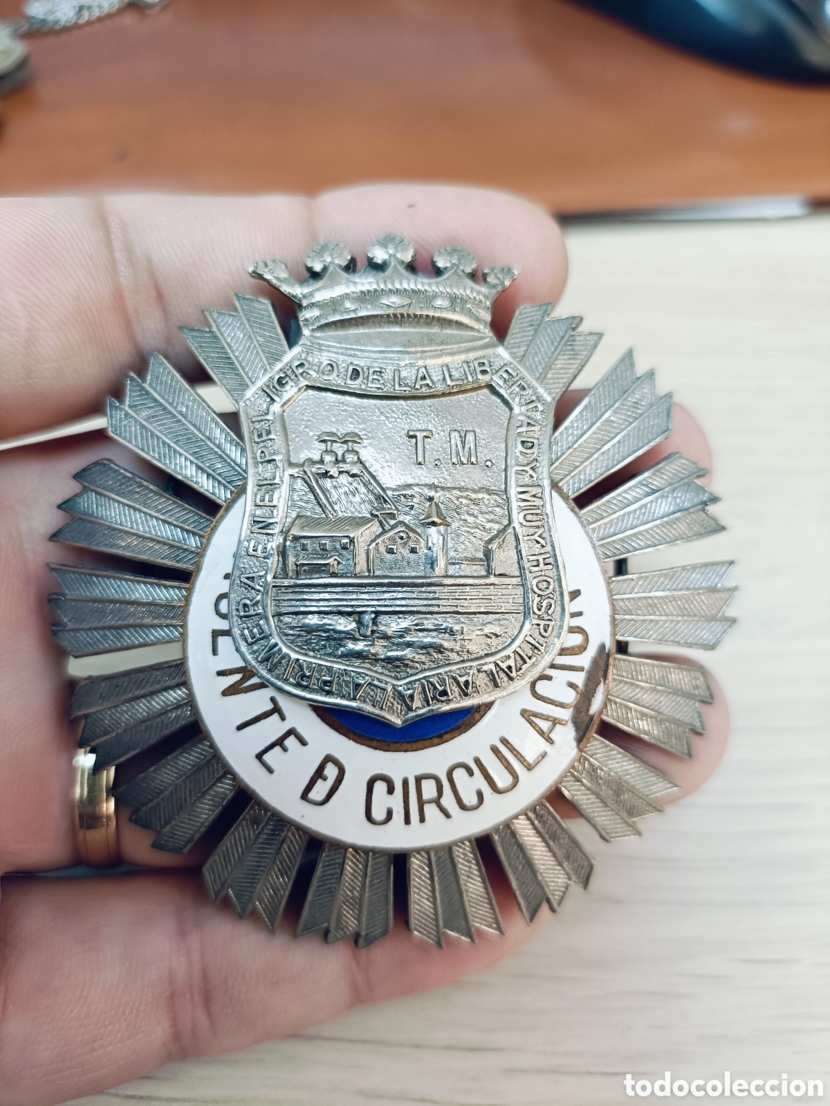 Militaria: PLACA DE PECHO . EPOCA DE FRANCO . AGENTE DE CIRCULACION . POLICIA DE MALAGA