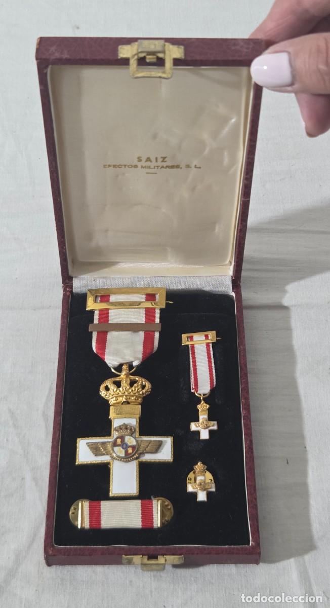 Militaria: Caja de medalla al Merito militar, Aire aviaci&oacute;n, distintivo blanco 1997