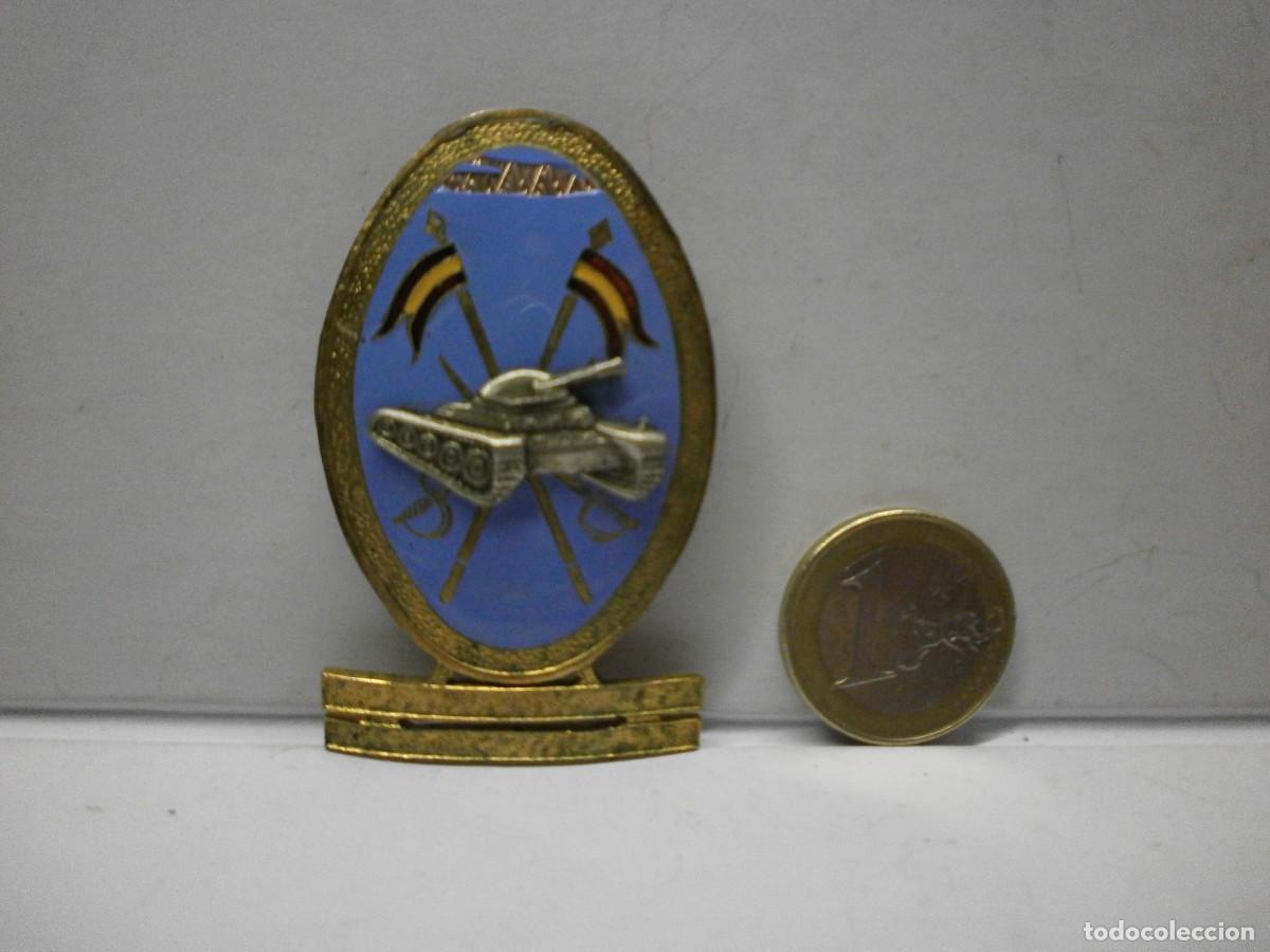 Militaria: antigua medalla placa de pecho carros de combate caballeria