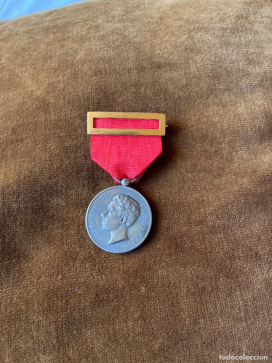 Militaria: Medalla conmemorativa de la mayor&iacute;a de edad de Alfonso XIII