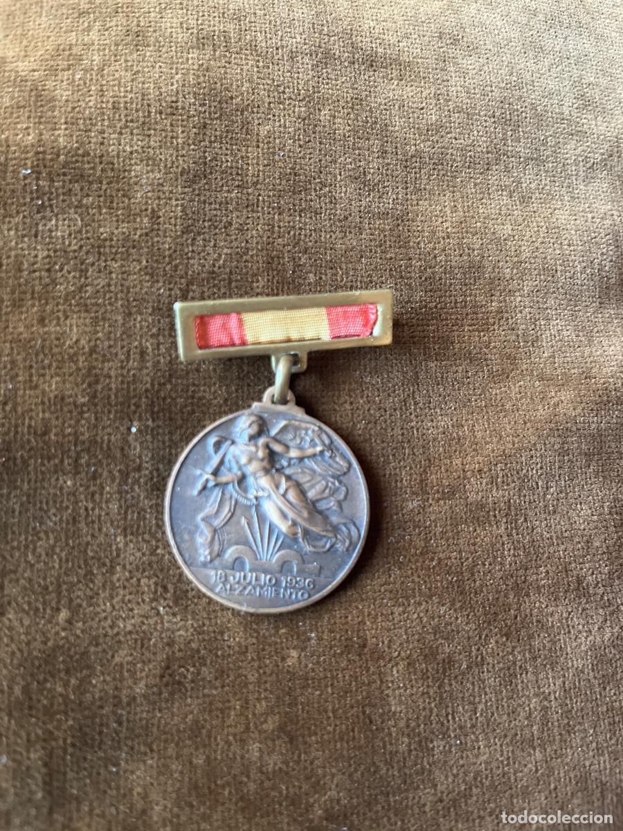 Militaria: Medalla conmemorativa de Alzamiento y Victoria -1936/1939