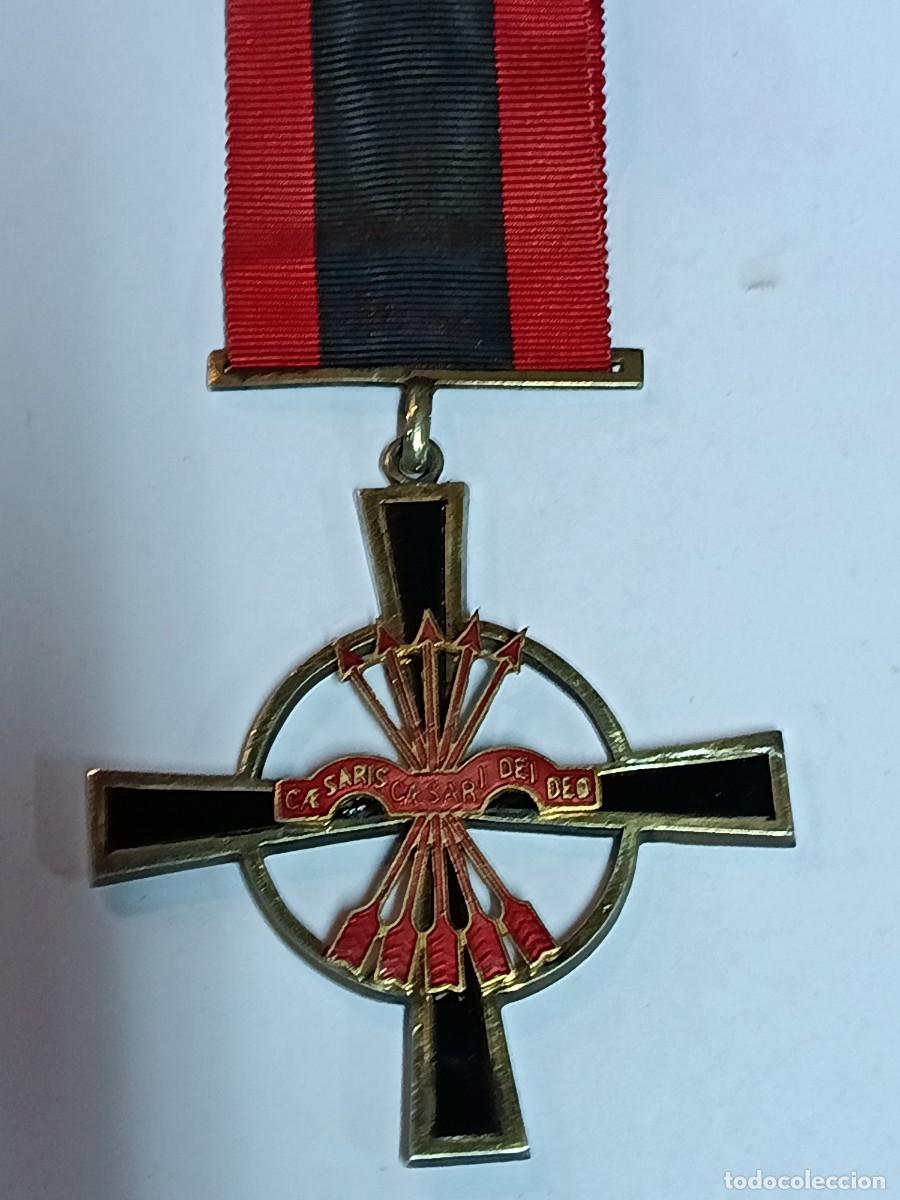 Militaria: Cruz m&eacute;rito de la orden de Yugo y Flechas