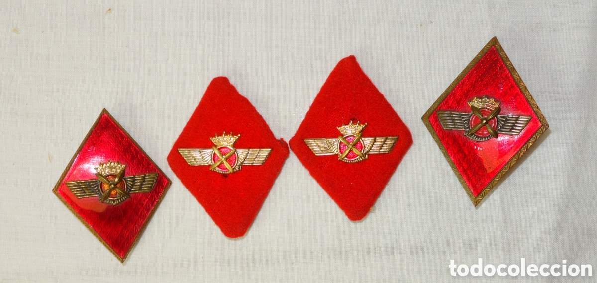 Militaria: Conjunto de cuatro rombos losanges de cuello de piloto de la &eacute;poca Franquista