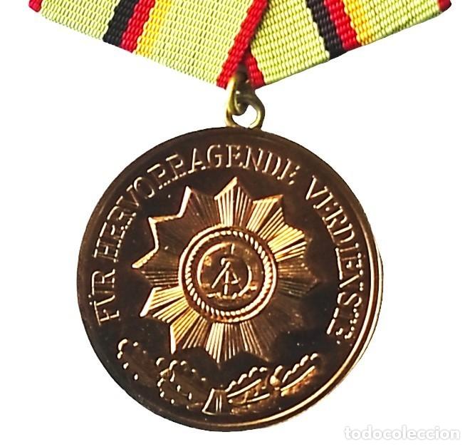 Militaria: ALEMANIA ORIENTAL (1948-1990) - CONDECORACION AL MERITO POLICIAL DE LA RDA DE BRONCE CON PASADOR DE