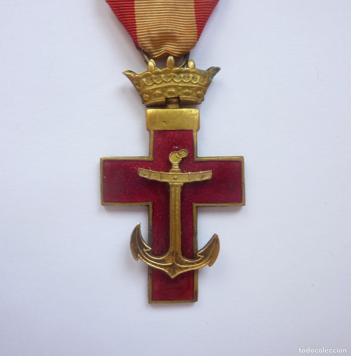 Militaria: Cruz de la medalla del m&eacute;rito naval con distintivo rojo. Modelo monofacial. &Eacute;poca Franco