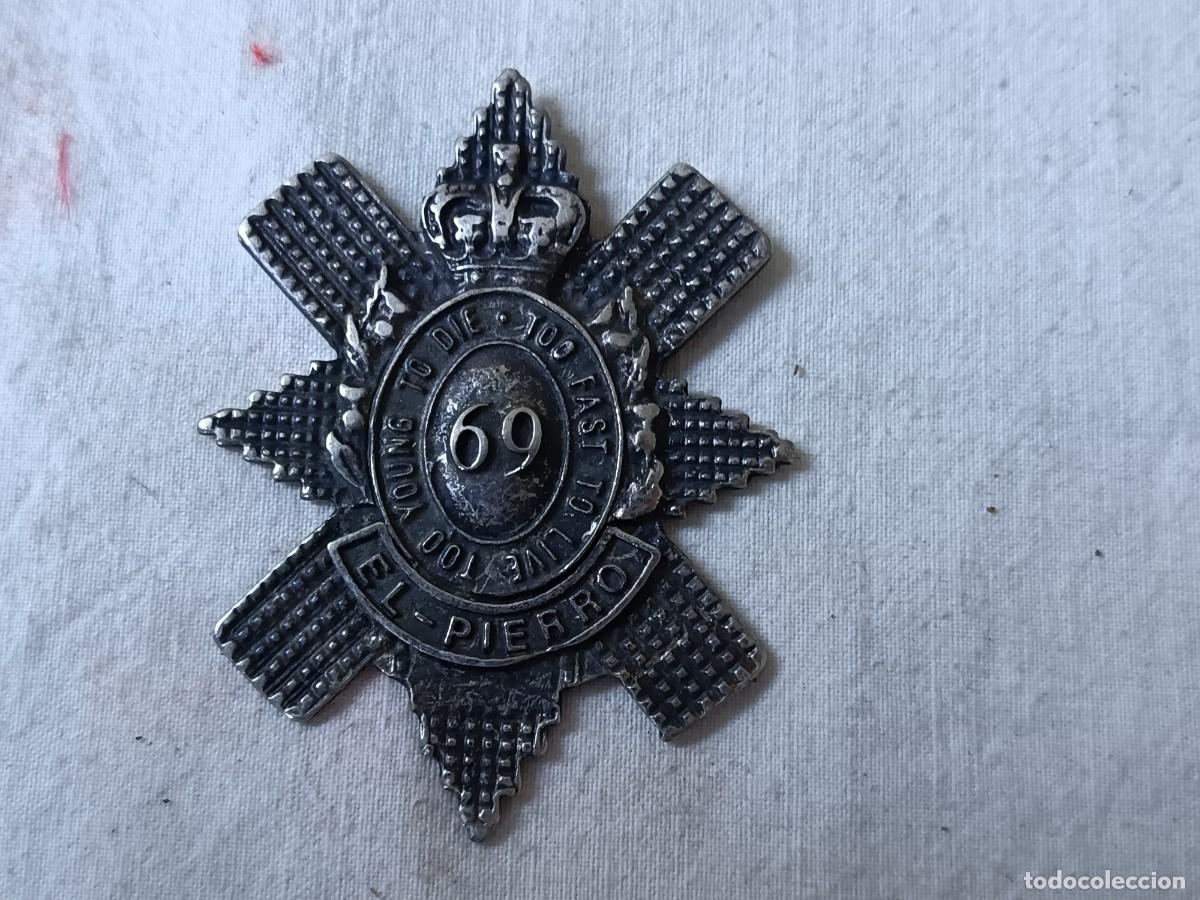 Militaria: Hebilla, medalla o similar, a identificar, con leyenda y n&uacute;mero 69