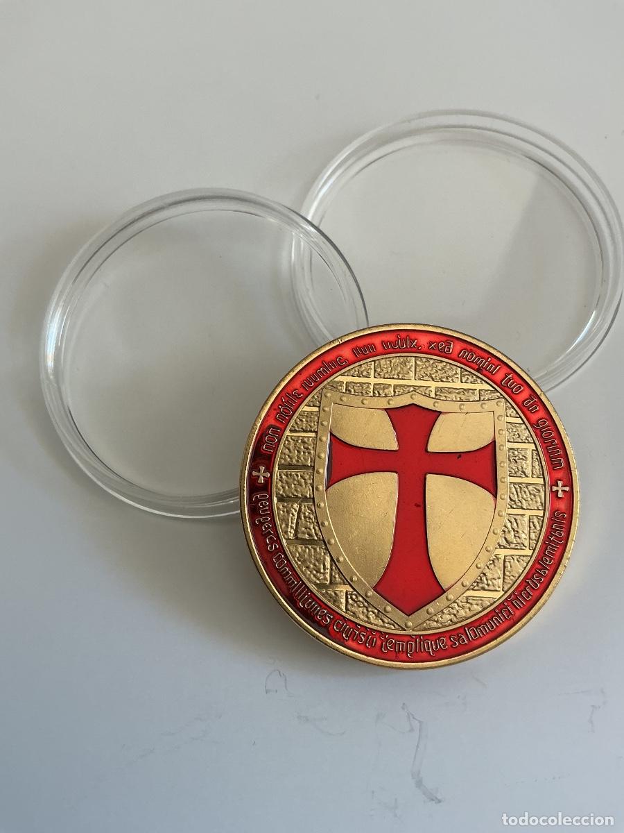 Militaria: Medall&oacute;n templarios acabado en oro