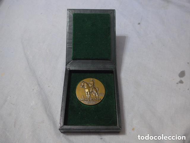 Military Antiques: Antigua medalla de Carabineros de Chile, original y en su caja.