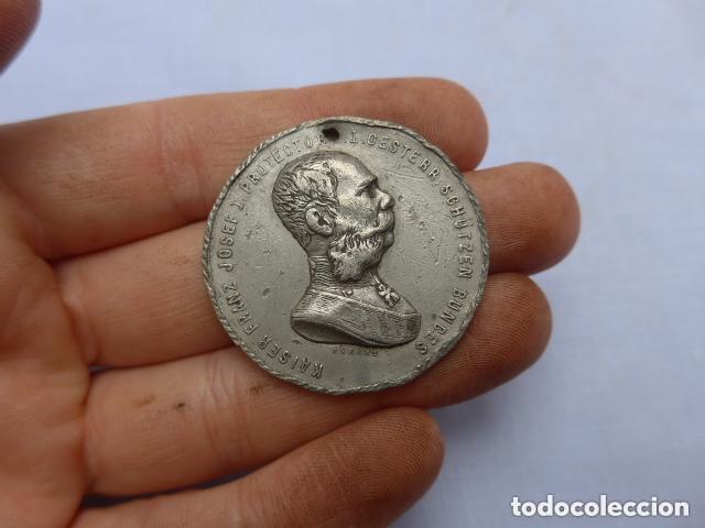 Militaria: Antigua medalla austriaca del kaiser de 1880, original. Austria.