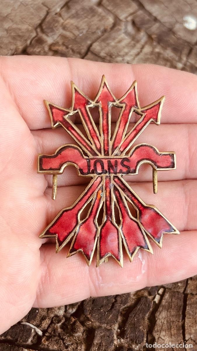Militaria: Broche chaqueta falange 1940 yugo jons flechas franco esmaltes rojo y negro 6x4,3cms
