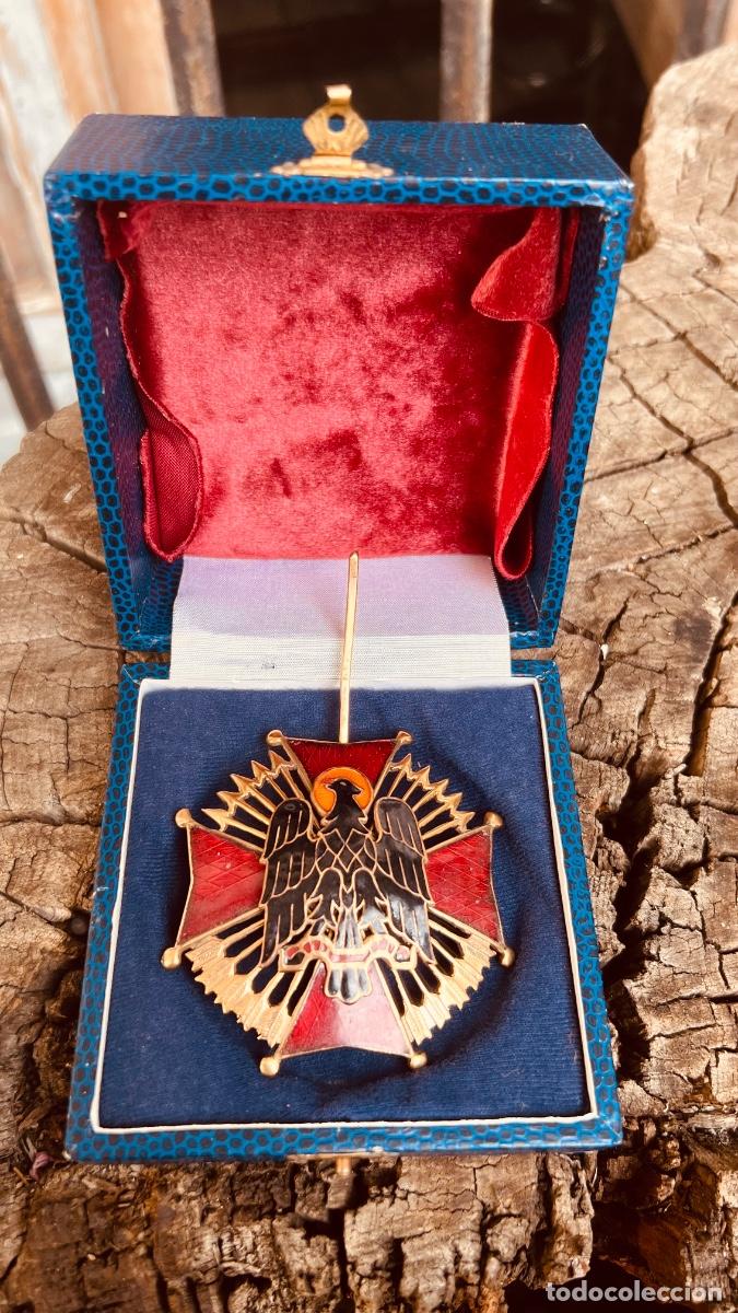 Militaria: Placa de Comendador de la Orden de Cisneros franco falange medalla militar caja marca 7,2x7,2cms