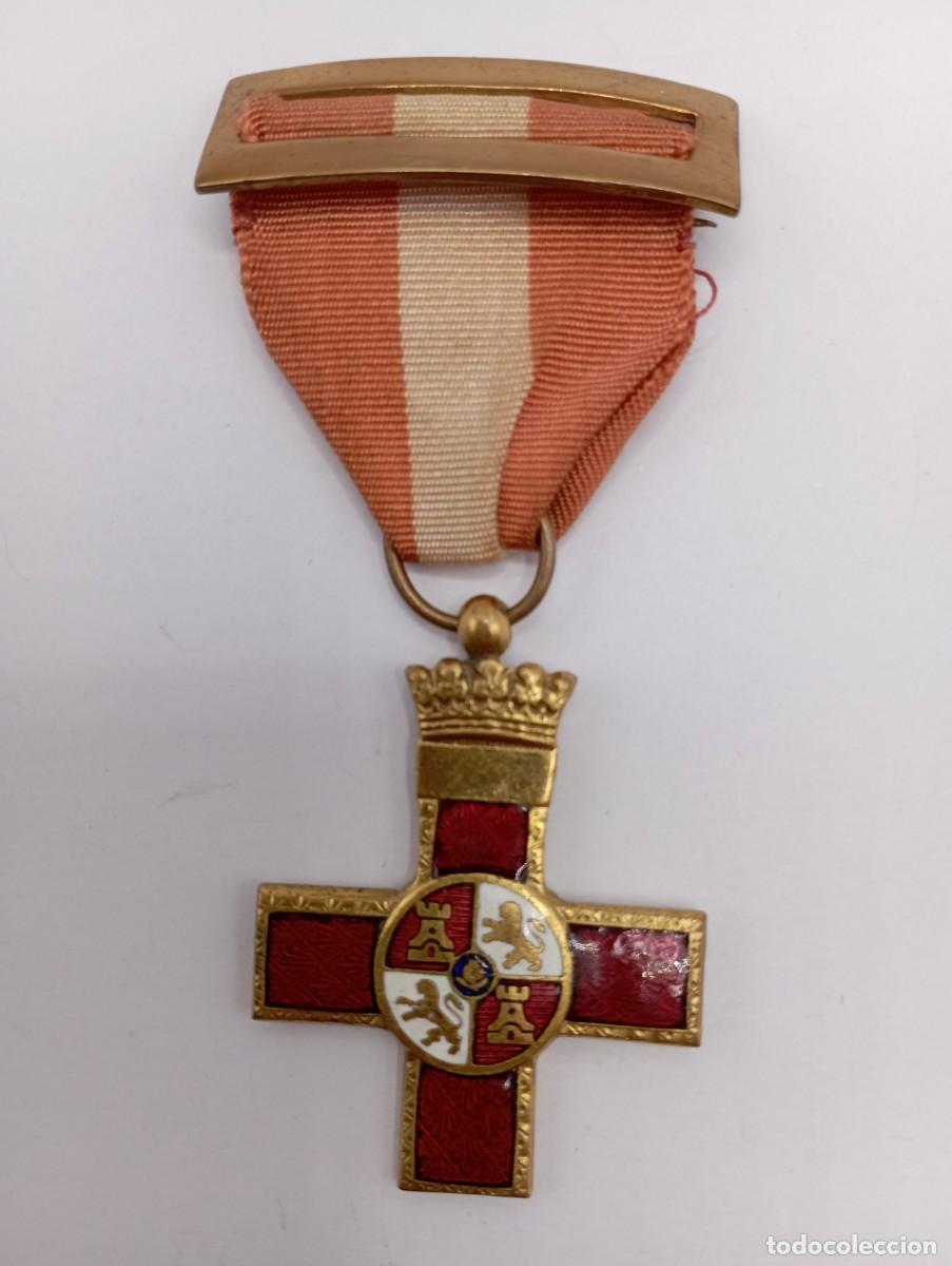 Militaria: Curiosa Cruz del M&eacute;rito militar roja. Guerra Civil. Franco.